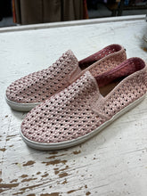 Cargar imagen en el visor de la galería, Steve Madden Pink Woven Adly Shoes (Size 9.5)