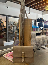 Charger l'image dans la galerie, Call It Spring Cream Crossbody Purse
