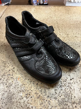 Cargar imagen en el visor de la galería, NWT Hans Leibniz Shoes (Size 6)