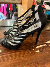 Charger l'image dans la galerie, Browns Shoes Talons scintillants (taille 6)