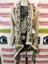 Cargar imagen en el visor de la galería, Zara Velour Tee (Size M)