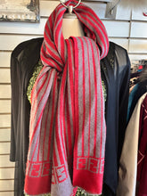 Charger l'image dans la galerie, Écharpe en laine Fendi de créateur