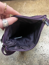 Cargar imagen en el visor de la galería, Discovery Canada Leather Crossbody