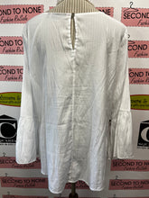 Cargar imagen en el visor de la galería, Apt.9 Pearl Blouse (Size XL)