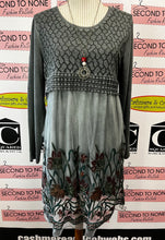 Charger l'image dans la galerie, Embroidered Floral Hem Grey Dress (Size L)