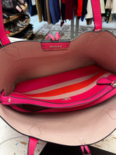 Cargar imagen en el visor de la galería, Guess Reversible 3-in-1 Tote Bag