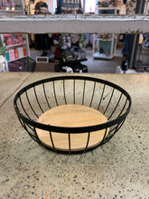Charger l'image dans la galerie, Paniers en métal et en bois (2 tailles)
