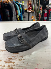 Cargar imagen en el visor de la galería, Aerosoles Suede Loafers (Size 7)