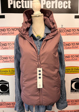 Cargar imagen en el visor de la galería, NWT Hyba Lightweight Vest (Size L)