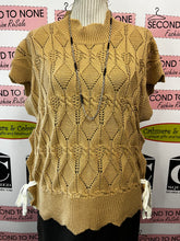 Load image into Gallery viewer, Short Sleeve Ribbon Accent Sweater (Size XL)