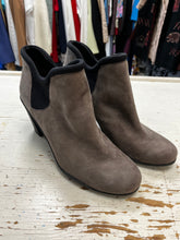 Charger l'image dans la galerie, Clarks Artisan Adya Bella Ankle Boots (Size 8)