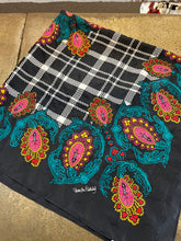 Charger l'image dans la galerie, Diane Von Furstenberg 100% Silk Scarf