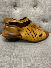 Load image into Gallery viewer, Cobb Hill Lattice Slingbacks (Size 8.5)