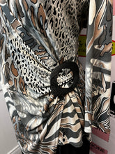 Cargar imagen en el visor de la galería, Frank Lyman Wrap Top (Size 16)