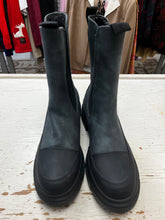 Cargar imagen en el visor de la galería, OVS Tall Chelsea Boots (Size 40=9)