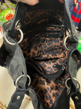 Cargar imagen en el visor de la galería, B. Makowsky Leather Hobo Bag