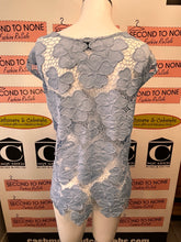 Cargar imagen en el visor de la galería, Powder Blue Floral Cut-Out Top (Size 1X)