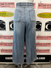 Load image into Gallery viewer, Kensie Cropped Drawstring Jeans (Size L)