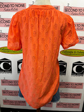 Cargar imagen en el visor de la galería, Orange 100% Cotton Eyelet Top (Size M)
