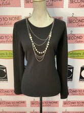 Cargar imagen en el visor de la galería, Attached Pearl Necklace Long Sleeve (Size M/L)