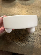 Charger l'image dans la galerie, Large Footed Ceramic Candles (2 Colours)