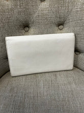 Charger l'image dans la galerie, Danier Leather Travel Organizer