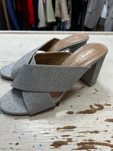Cargar imagen en el visor de la galería, Sophie Laurent Silver Glitter Heels (Size 37=6)