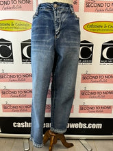 Cargar imagen en el visor de la galería, Cleo Embroidered & Bling Hem Jeans (Size 14)