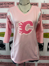 Cargar imagen en el visor de la galería, NHL Calgary Flames Pink Jersey (Size M)