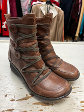Charger l'image dans la galerie, Miz Mooz Octavia Leather Boots (Size 40=9)
