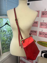 Charger l'image dans la galerie, Two-Tone Fossil Leather Crossbody