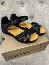 Load image into Gallery viewer, Clarks April Poppy Leather Sandals (Size 8 Wide)