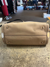 Cargar imagen en el visor de la galería, Coach Swagger Carry All Handbag