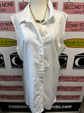 Cargar imagen en el visor de la galería, Sleeveless Dress Shirt (Size XL)