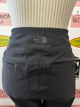 Charger l'image dans la galerie, The North Face Black Activewear Pants (Size L)
