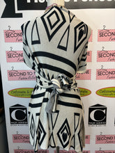 Cargar imagen en el visor de la galería, BSZW Knitwear Wrap Shawl (Size L)