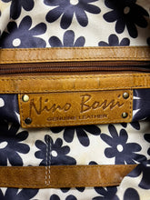 Cargar imagen en el visor de la galería, Nino Bossi Leather Manhattan Maven Crossbody