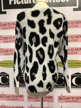 Cargar imagen en el visor de la galería, NWT Cheetah Plush Sweater (Size XXL)