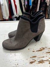 Charger l'image dans la galerie, Clarks Artisan Adya Bella Ankle Boots (Size 8)