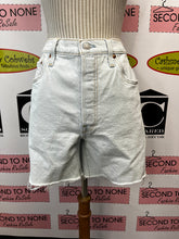 Cargar imagen en el visor de la galería, Levi's 501 Denim Shorts (Size 31W)