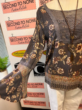 Cargar imagen en el visor de la galería, Grey Floral Boho Lace Top (Size M)