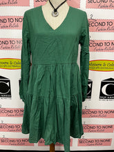Charger l'image dans la galerie, NWT Green Tiered Dress (Size M)