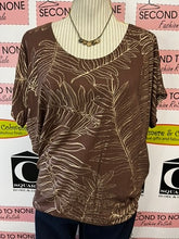 Load image into Gallery viewer, Kim & Cami Leaf Print Top (Size M)