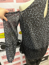 Charger l'image dans la galerie, Michael Kors Cold Shoulder Top (Size S)