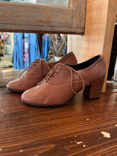 Cargar imagen en el visor de la galería, American Apparel High Heel Leather Lace Ups (Size 6)