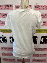 Cargar imagen en el visor de la galería, Eddie Bauer White 100% Cotton T-Shirt (Size M)