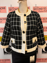 Cargar imagen en el visor de la galería, B&W Sophisticated Crop Jacket (Size S/M)
