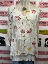 Load image into Gallery viewer, Soft Floral Layered Tunic (Size S)