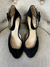 Charger l'image dans la galerie, Pelle Moda Chunky Heels (Size 9)