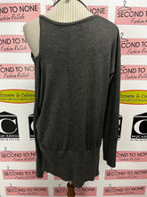 Load image into Gallery viewer, Cable & Gauge 1 Cold Shoulder Top (Size M)